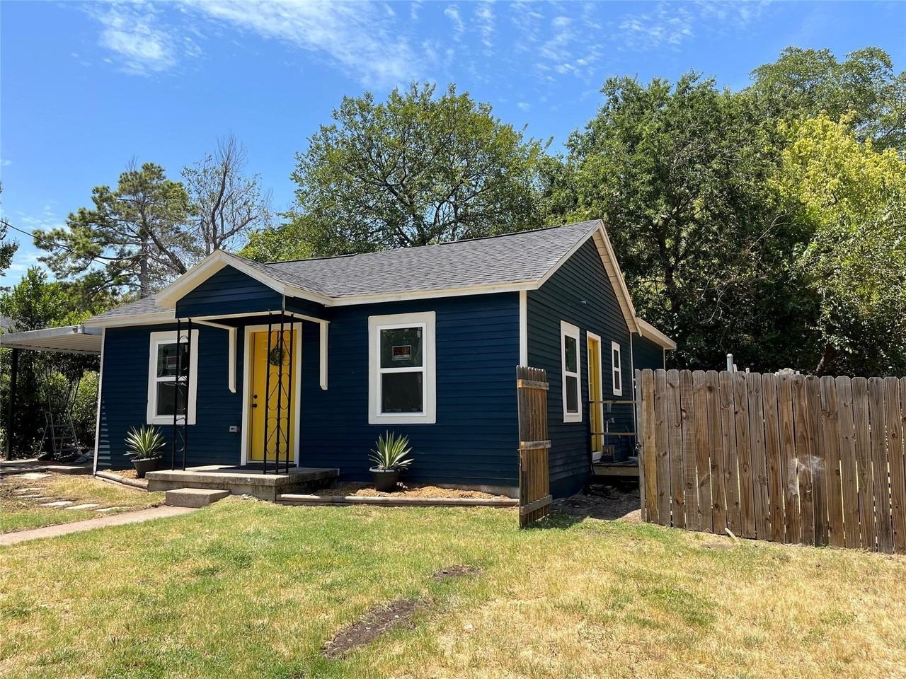 315 Hobson St - Photo 3 of 19