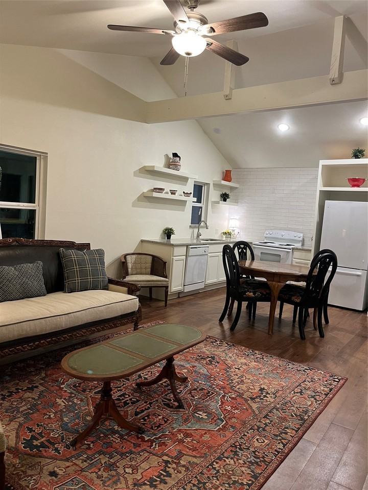 315 Hobson St - Photo 6 of 19