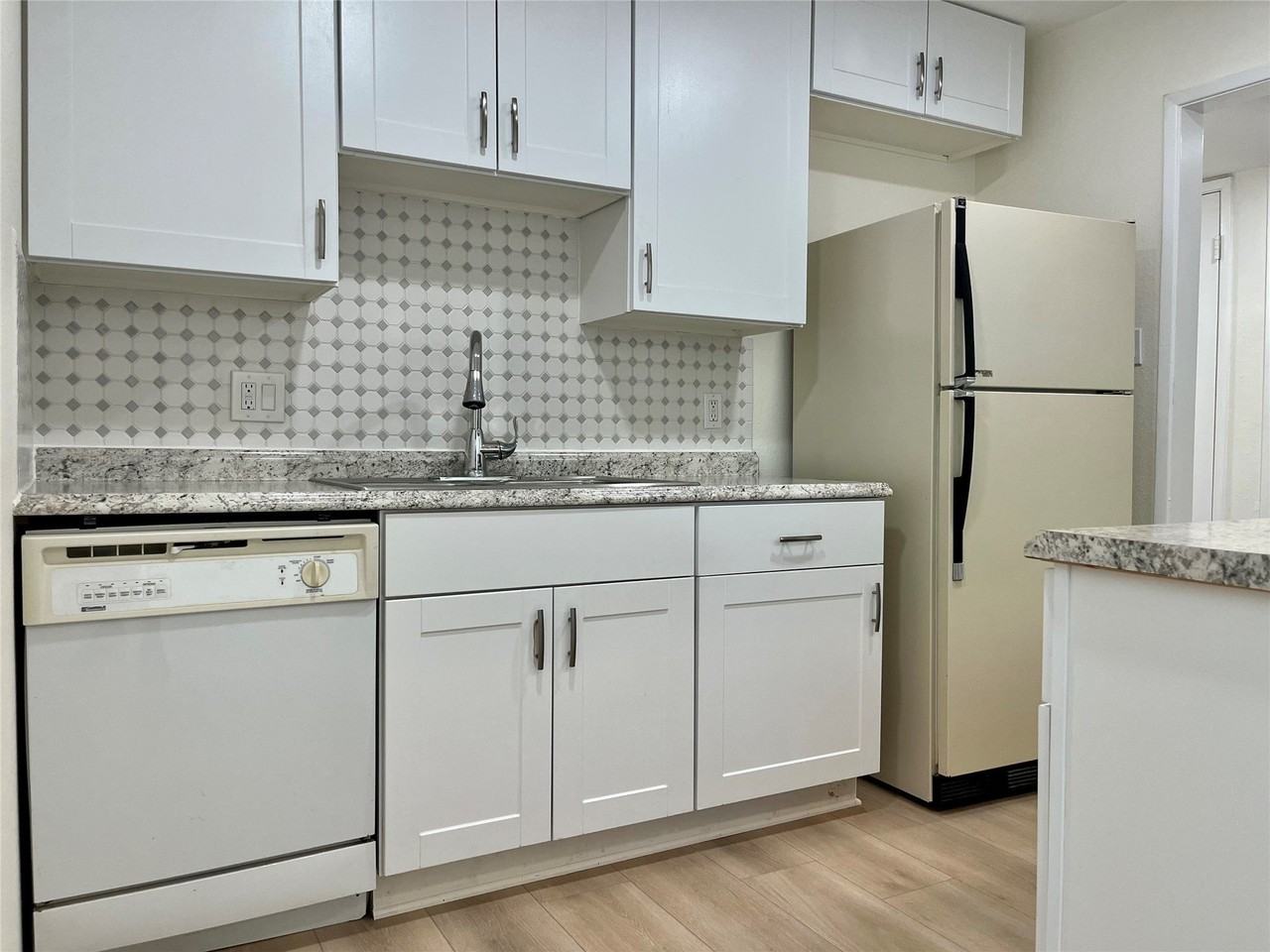 802 Kingswood Ave - Photo 7 of 9