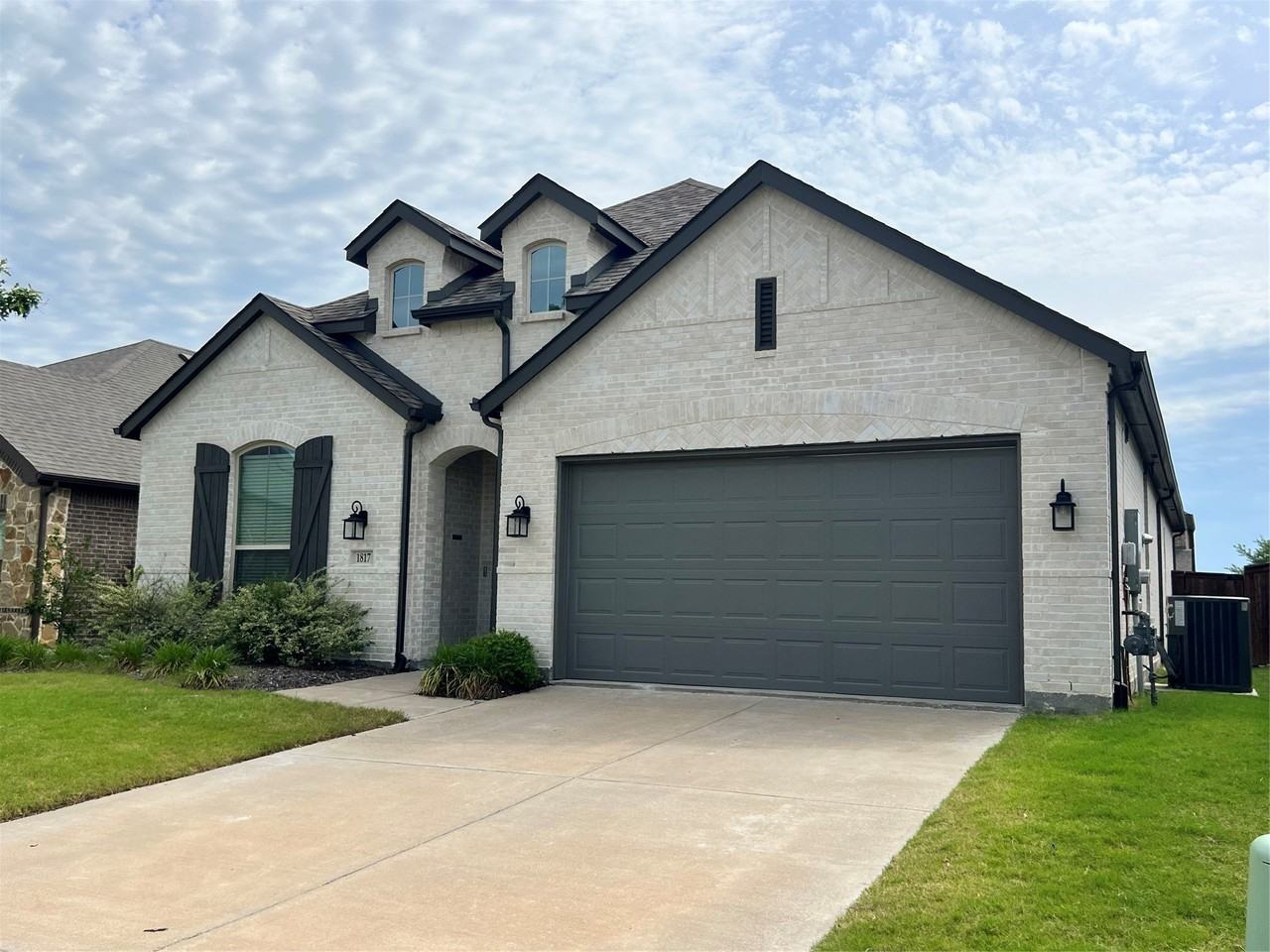 1817 Lockhart Dr - Photo 2 of 20