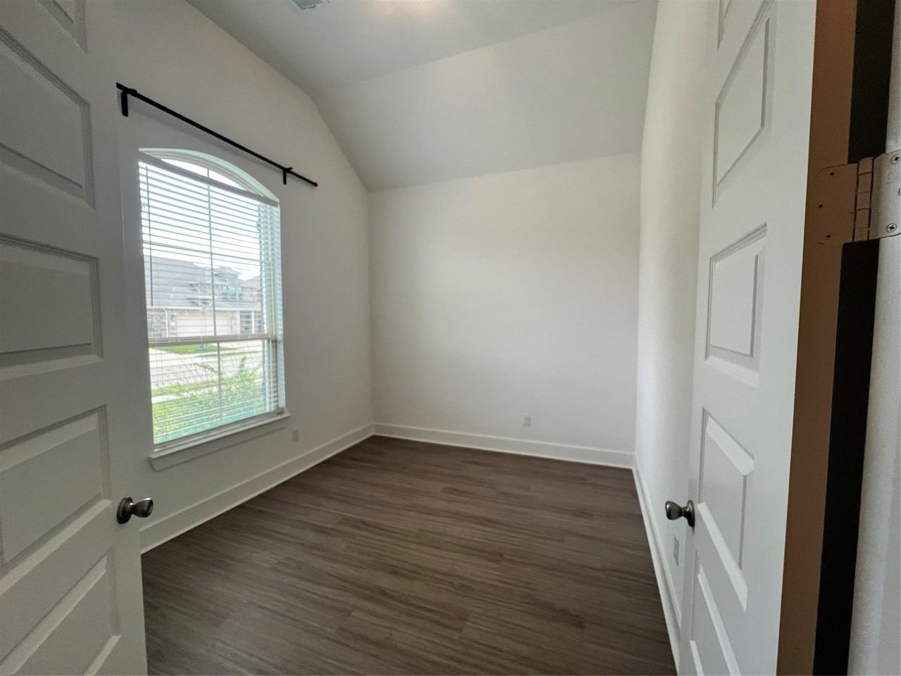1817 Lockhart Dr - Photo 5 of 20