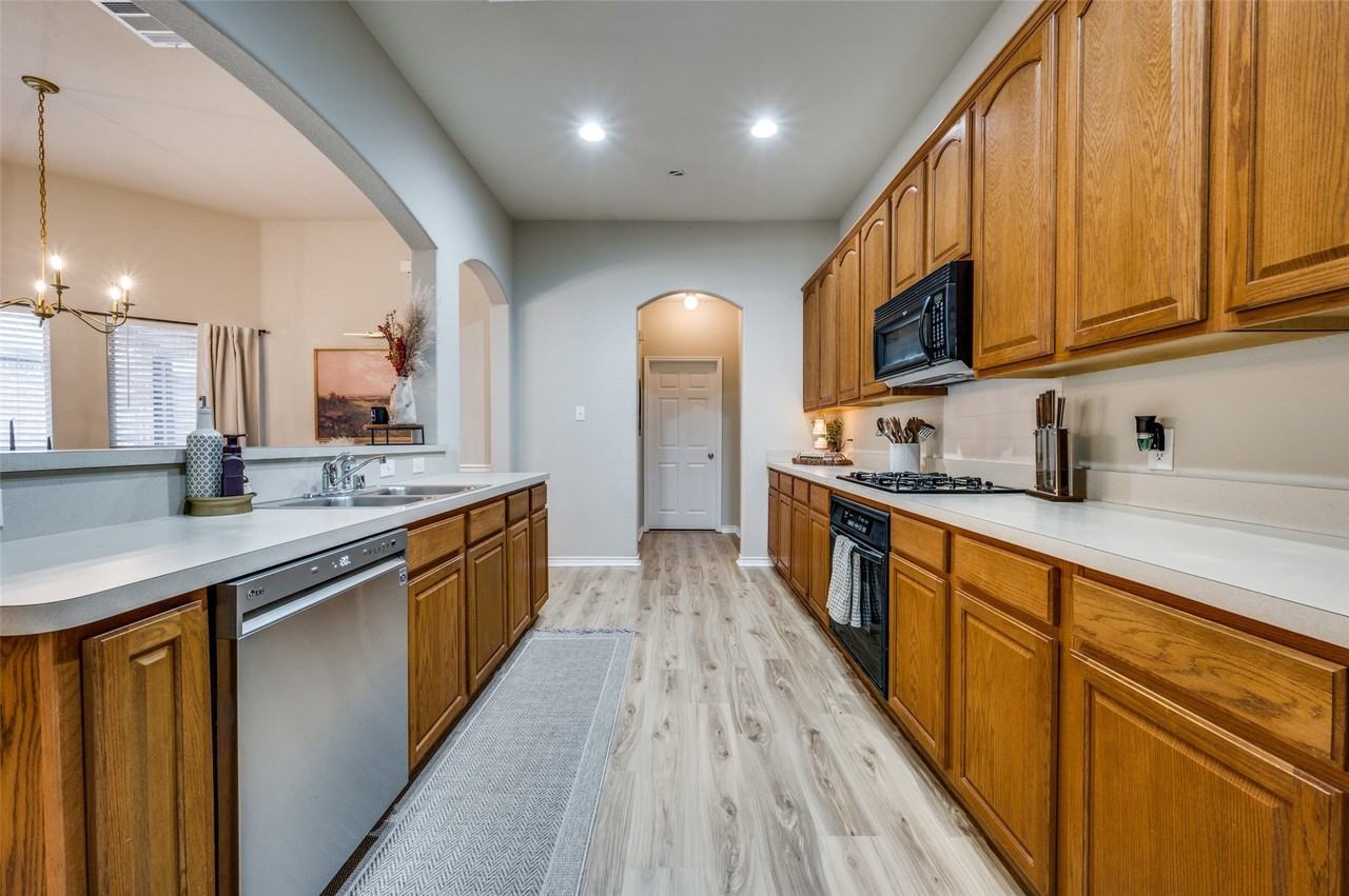 7514 Saint Stephens Sq - Photo 5 of 13