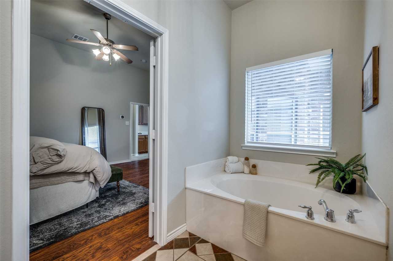7514 Saint Stephens Sq - Photo 7 of 13