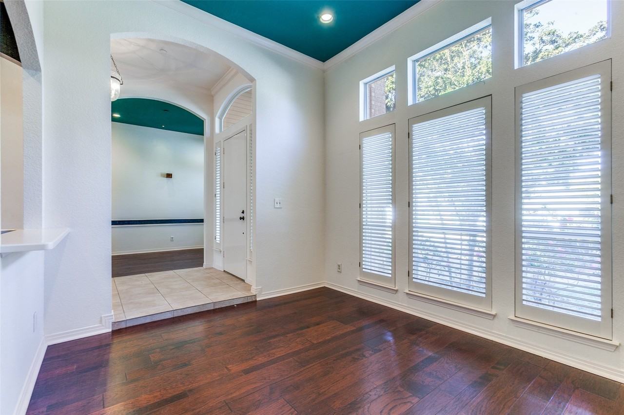 4004 Winter Park Ln - Photo 4 of 26