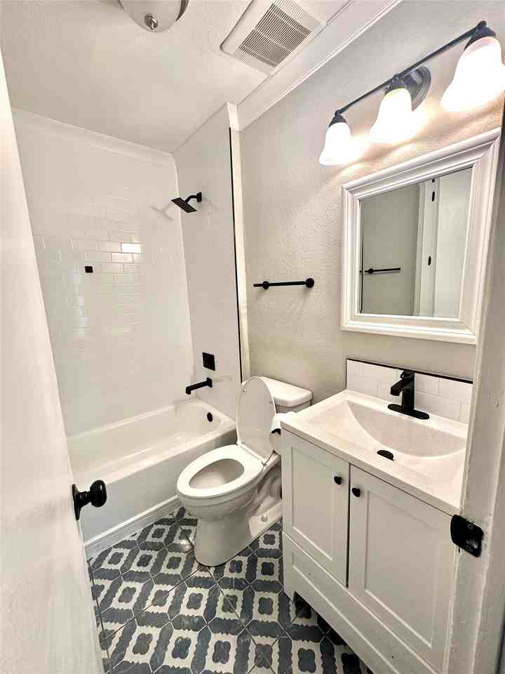 1322 Shorecrest Dr - Photo 6 of 8