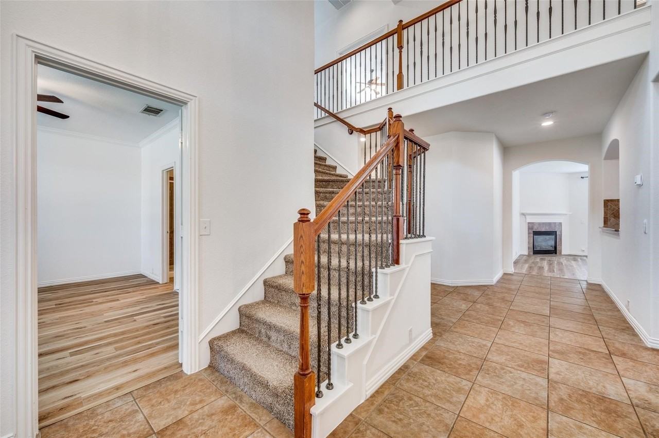 10909 Prescott Dr - Photo 2 of 38