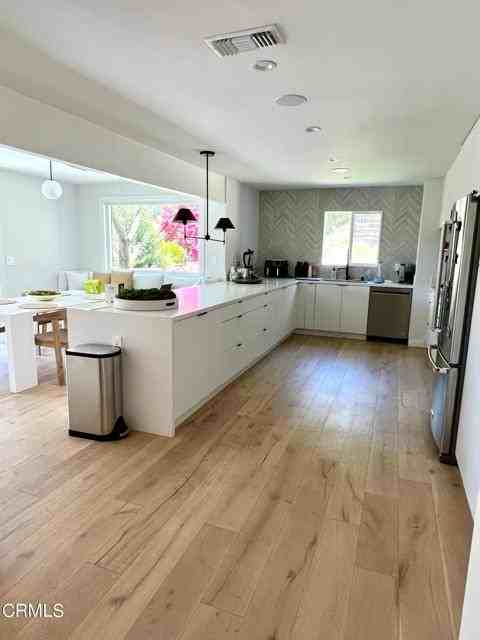 1609 Woodglen Ln - Photo 2 of 8