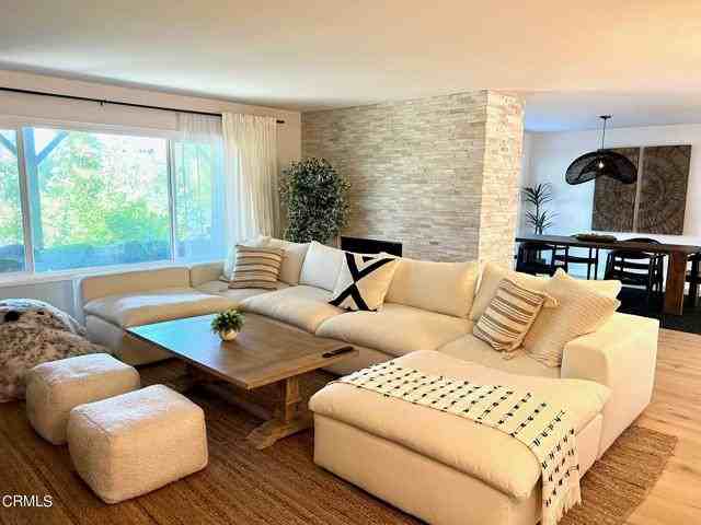 1609 Woodglen Ln - Photo 4 of 8