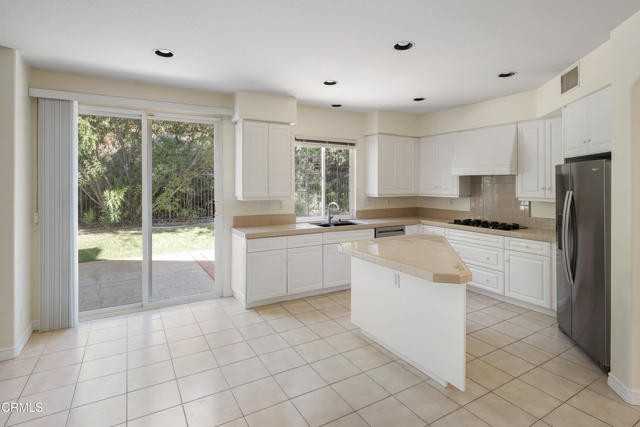 721 W Owen Ct - Photo 7 of 8