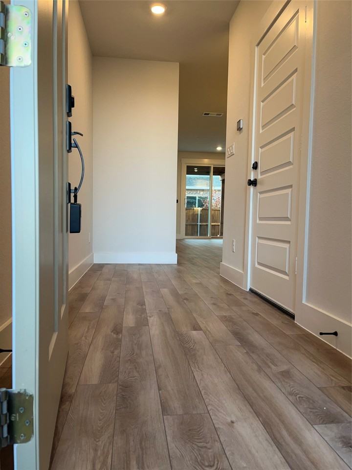 612 Laurel Ln - Photo 4 of 14