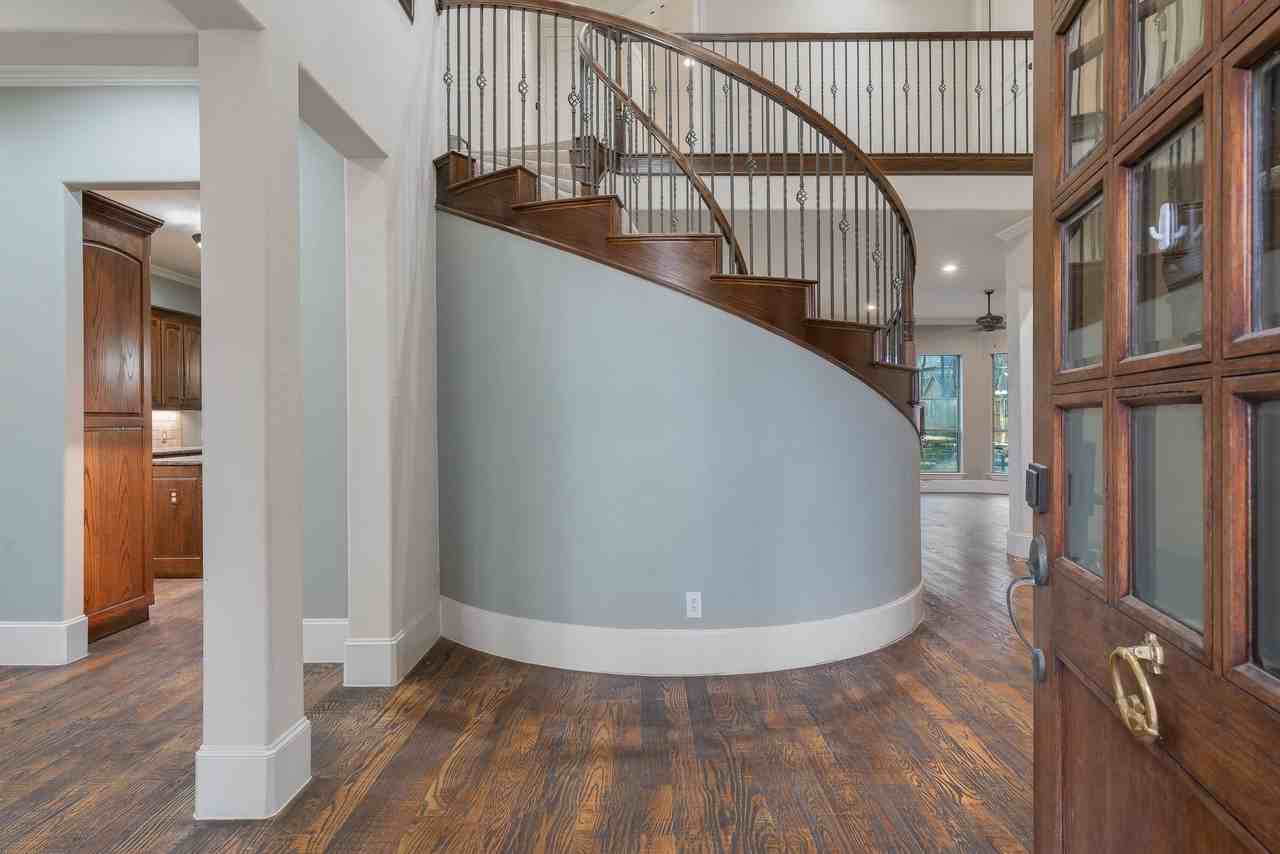 109 Meadowlands Dr - Photo 5 of 40