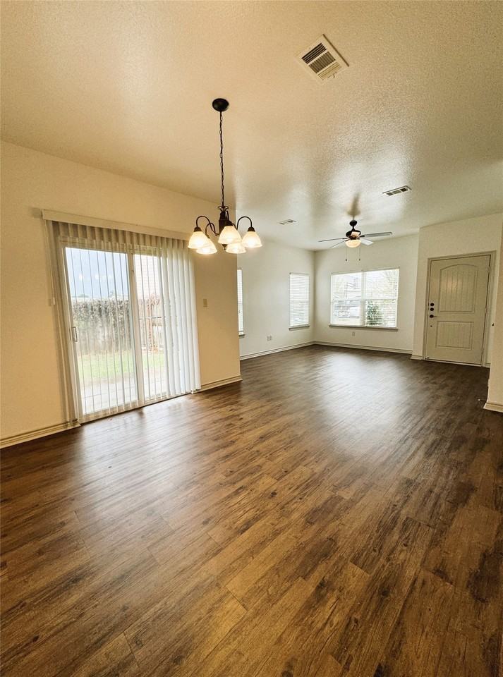 212 Lasso Ct - Photo 5 of 19