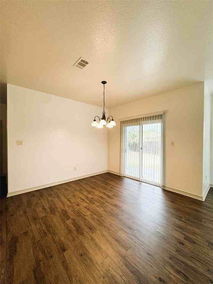 212 Lasso Ct - Photo 6 of 19