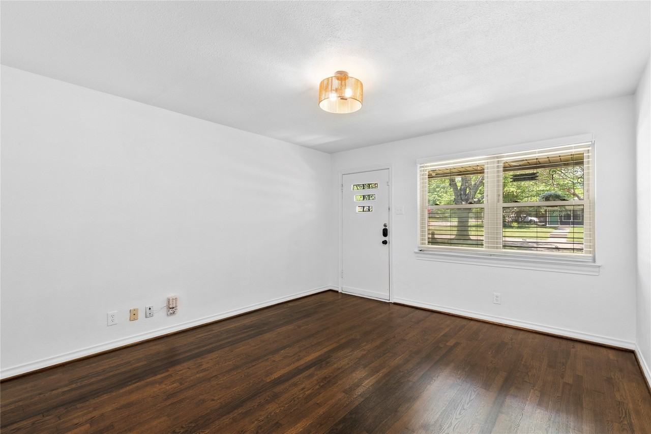 1804 Mariposa Dr - Photo 3 of 36