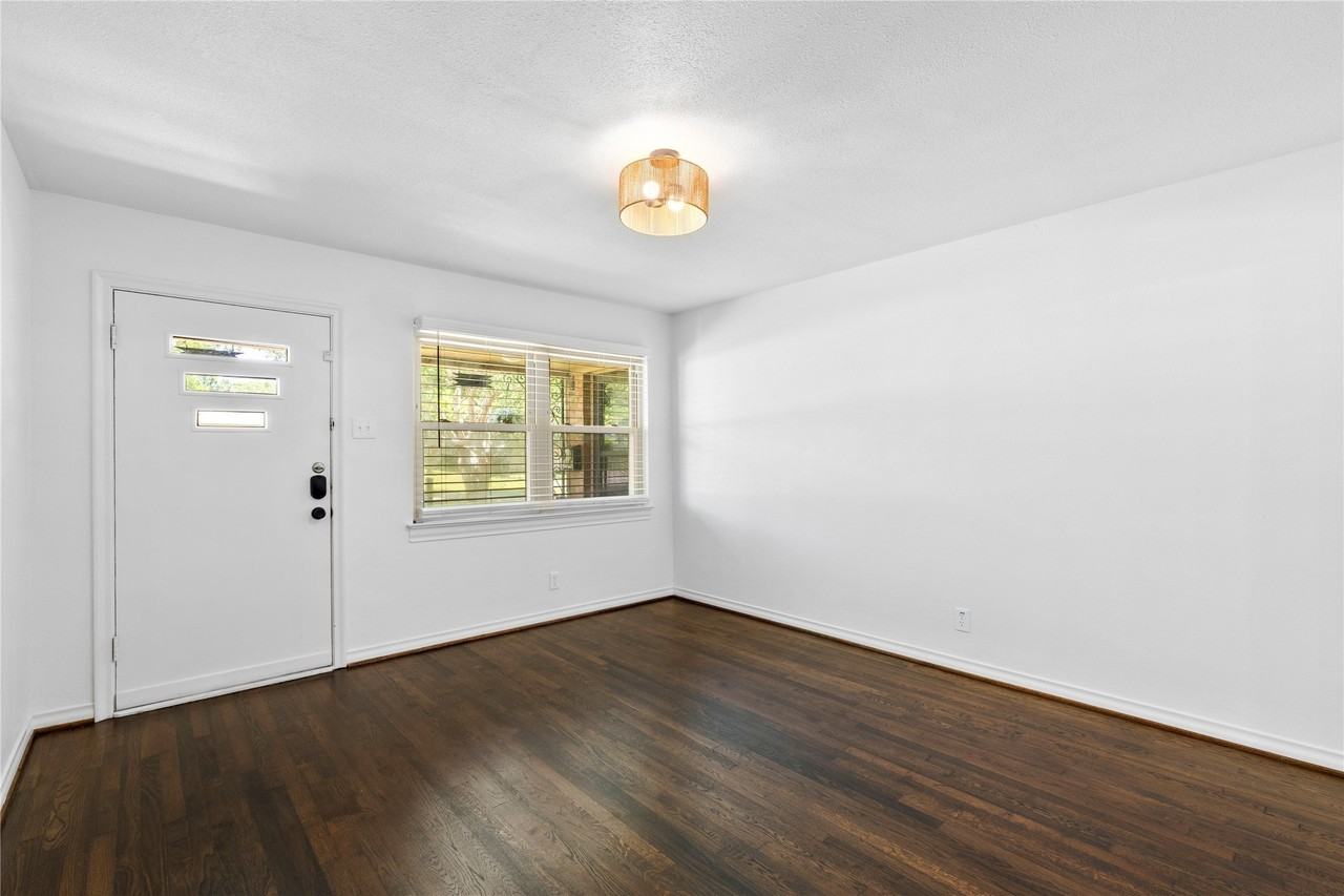 1804 Mariposa Dr - Photo 4 of 36