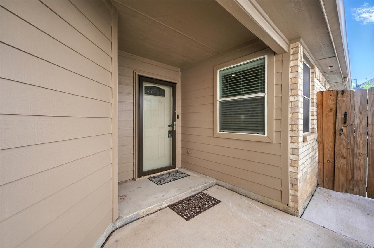 11744 Ficus Dr - Photo 3 of 18