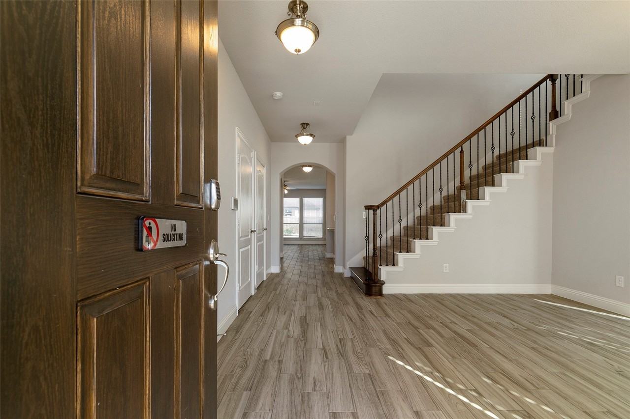 1113 Granger Dr - Photo 3 of 40