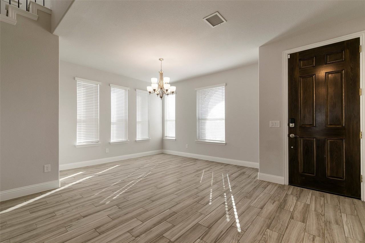 1113 Granger Dr - Photo 4 of 40