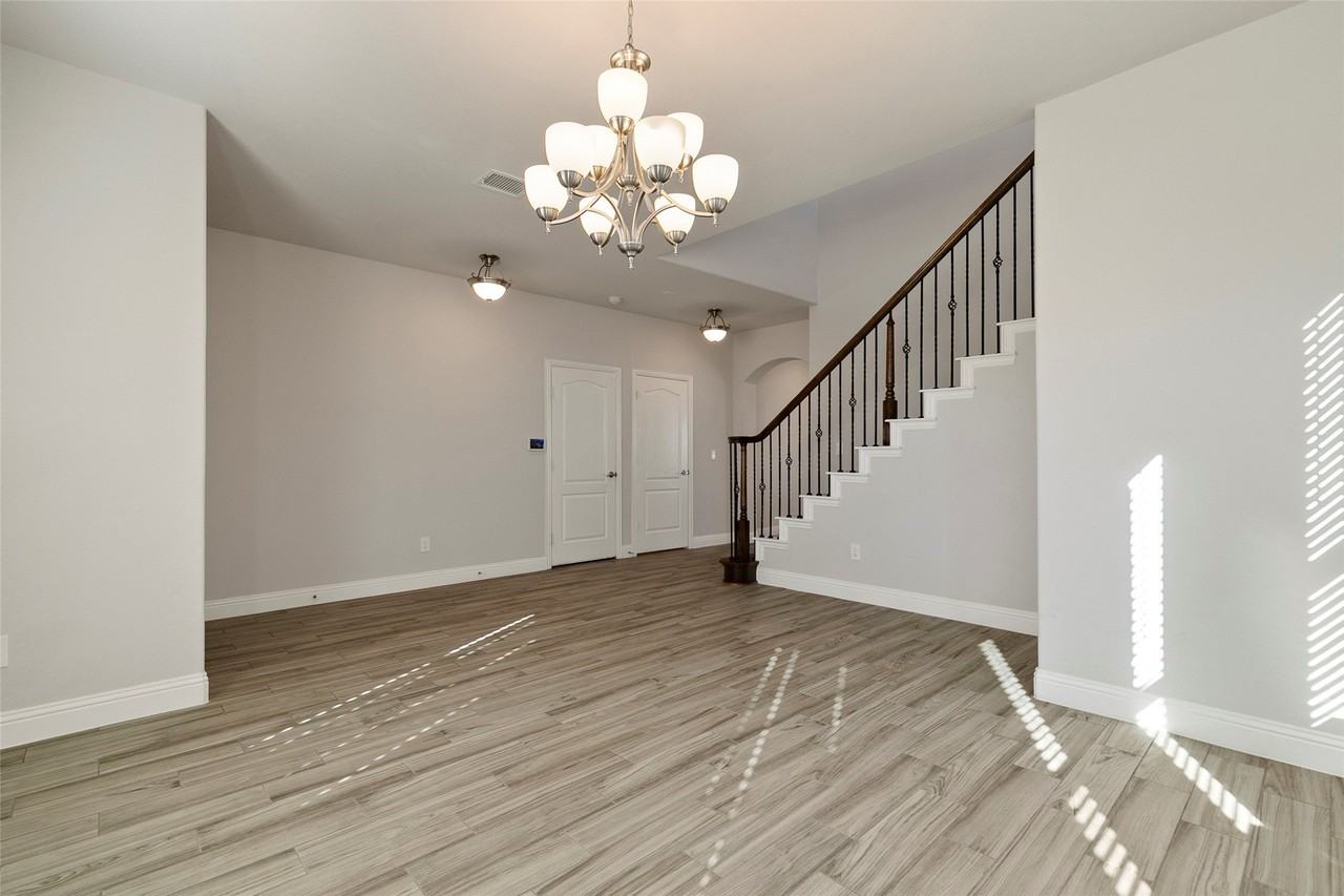 1113 Granger Dr - Photo 5 of 40