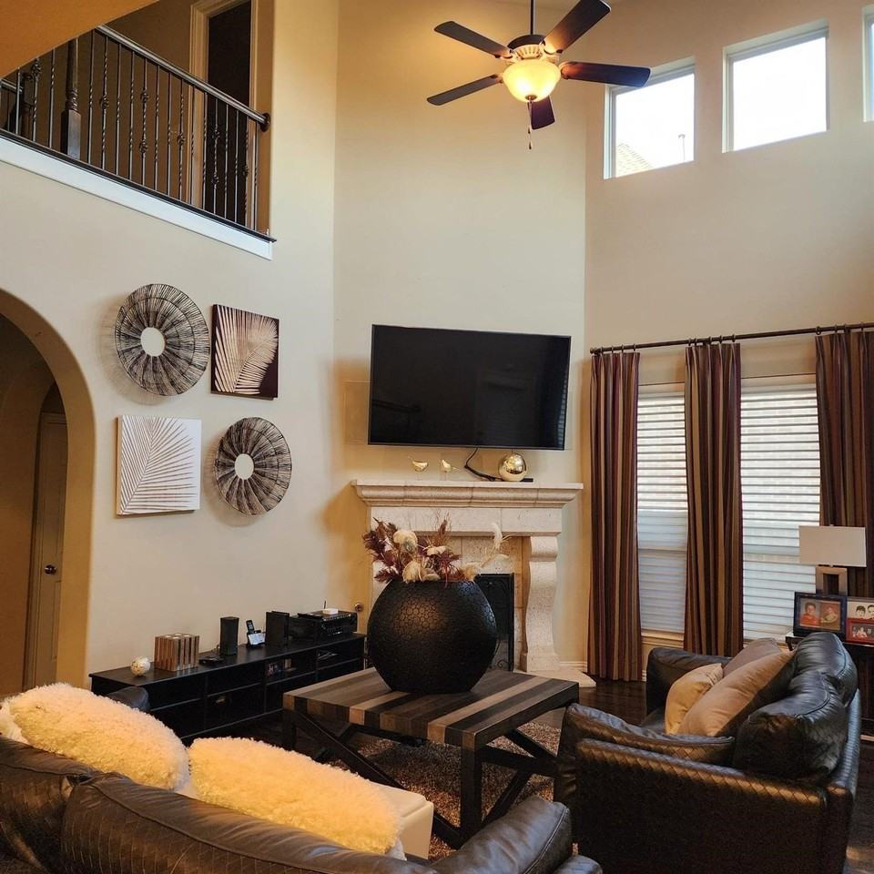 10082 Drawbridge Dr - Photo 4 of 21