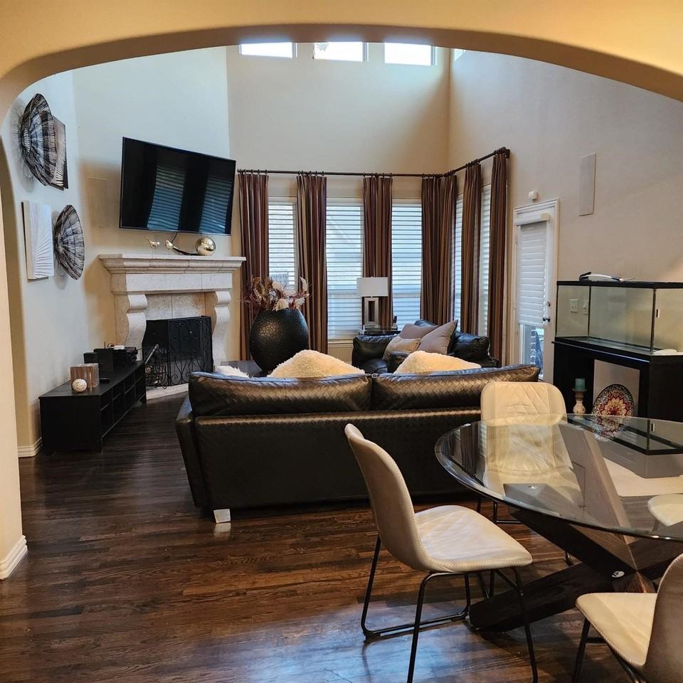10082 Drawbridge Dr - Photo 5 of 21