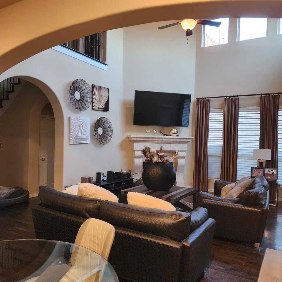 10082 Drawbridge Dr - Photo 6 of 21