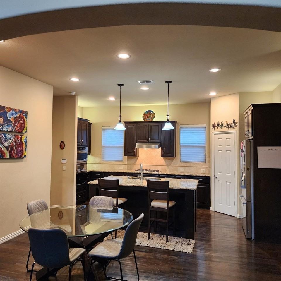10082 Drawbridge Dr - Photo 7 of 21