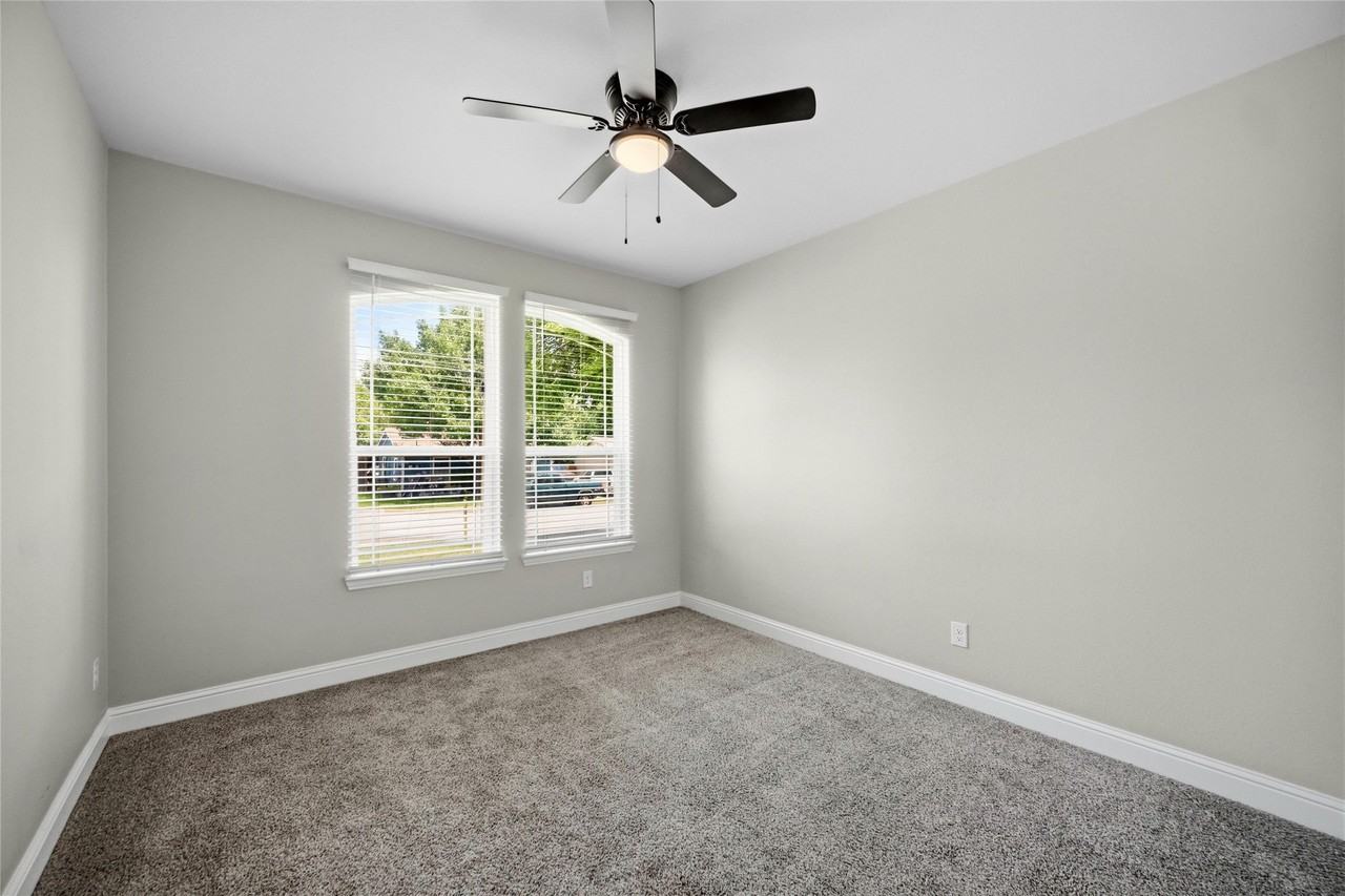 2125 Beaumont St - Photo 7 of 33