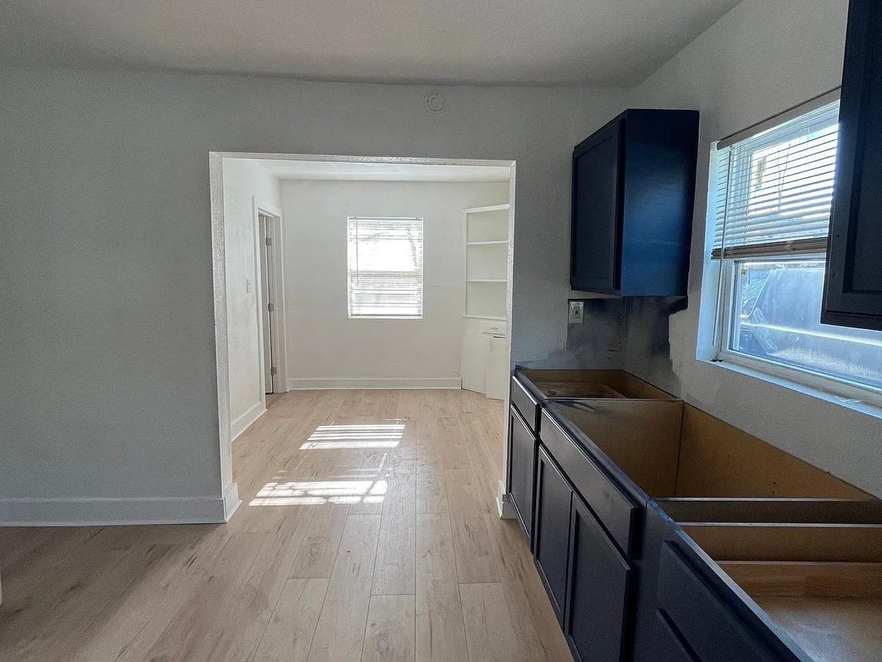 3711 Guaranty St - Photo 4 of 5