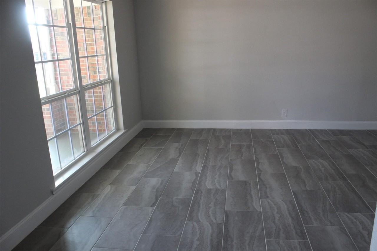 1807 W Scott St - Photo 4 of 8