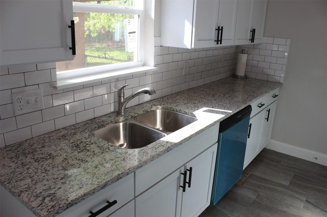 1807 W Scott St - Photo 6 of 8