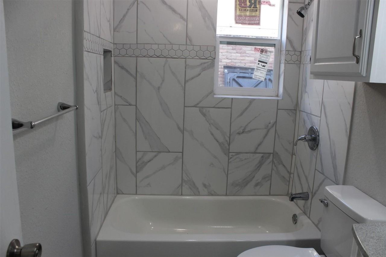 1807 W Scott St - Photo 7 of 8