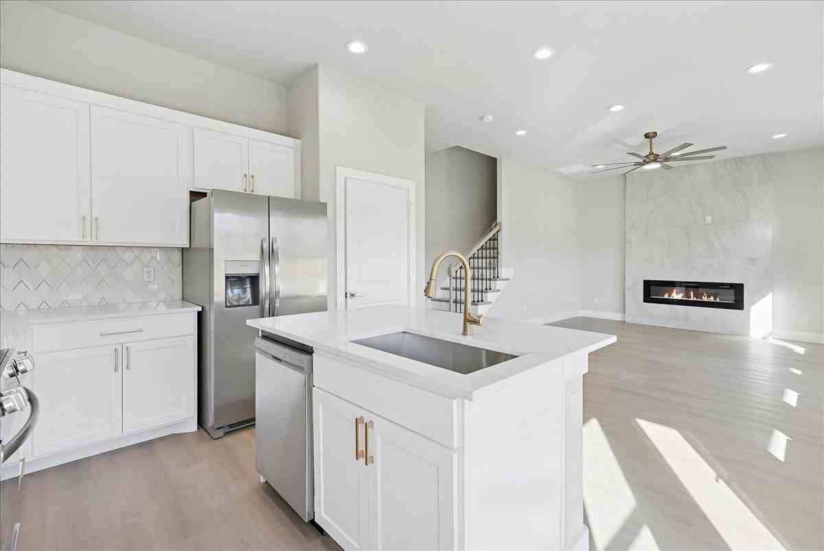 113 Church St - Photo 7 of 27