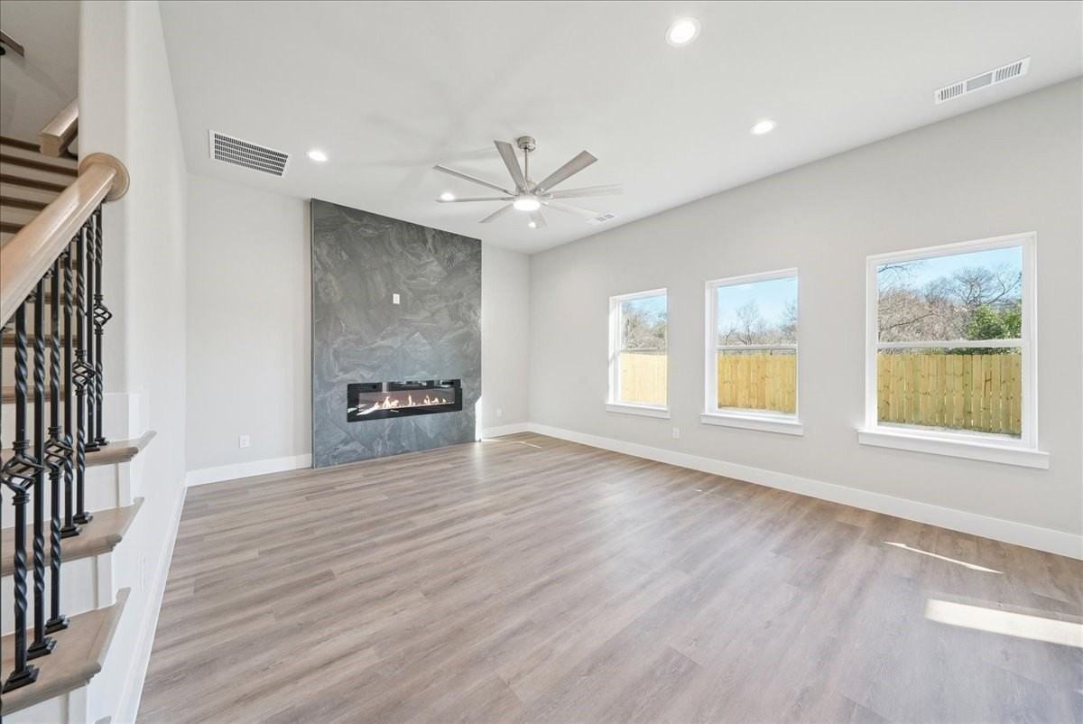 115 Church St - Photo 4 of 26