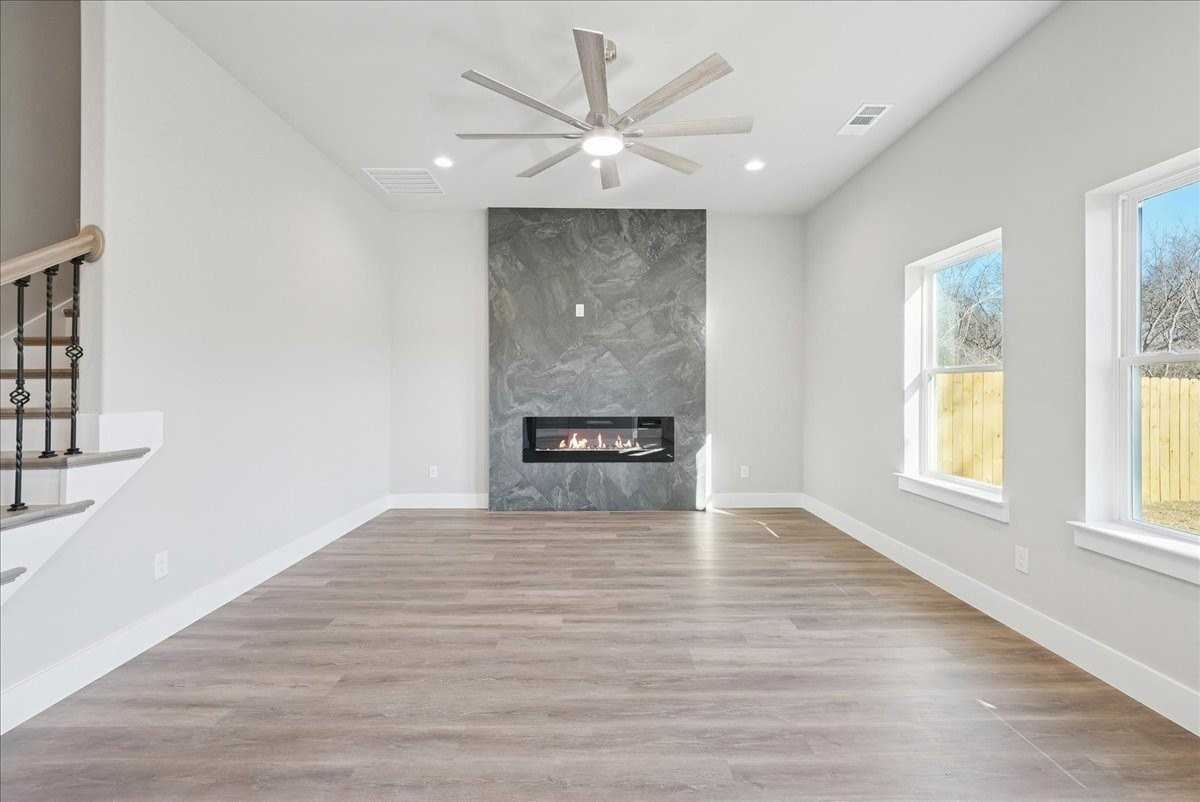 115 Church St - Photo 5 of 26