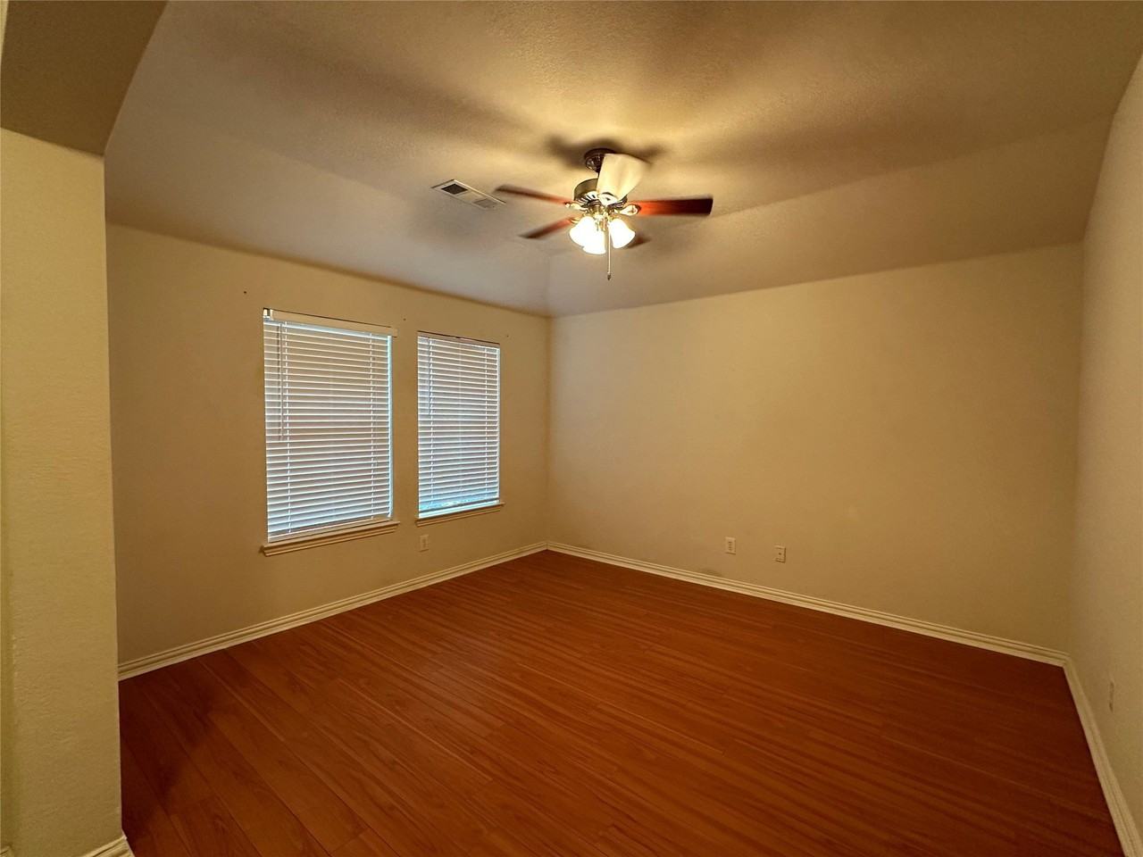 1201 Maddy Ln - Photo 6 of 32