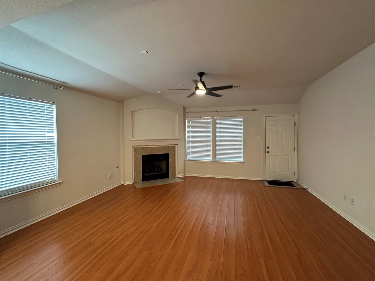 1201 Maddy Ln - Photo 7 of 32