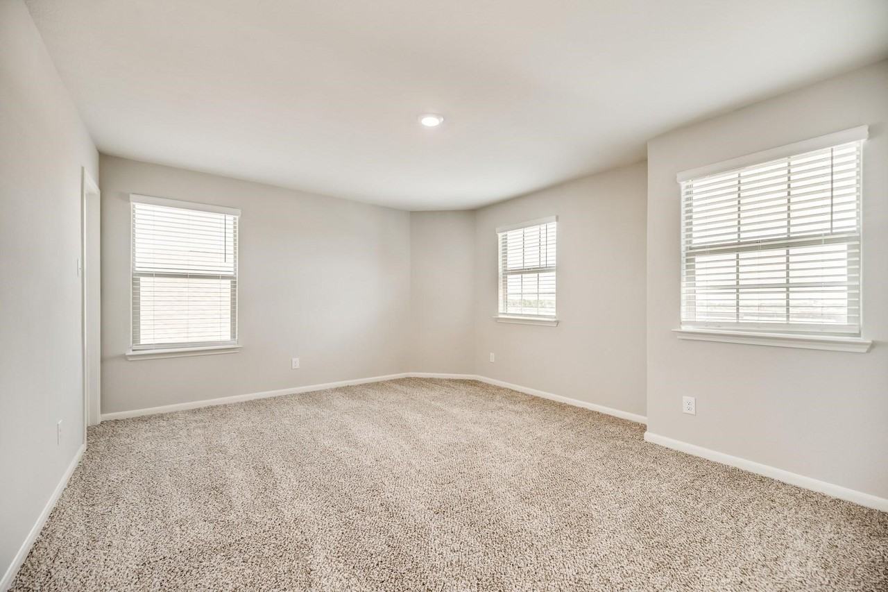 1905 Mckee Ct - Photo 3 of 14