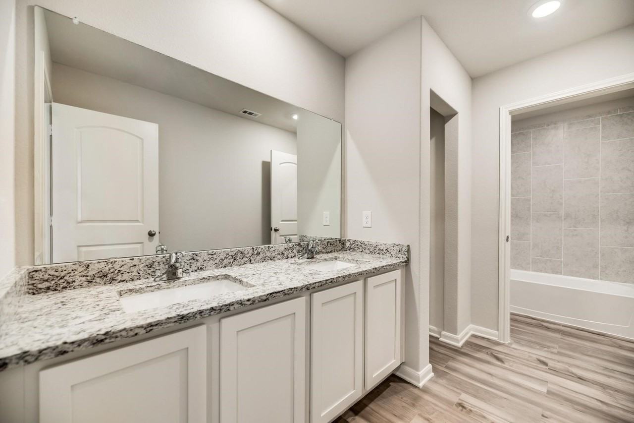 1905 Mckee Ct - Photo 4 of 14