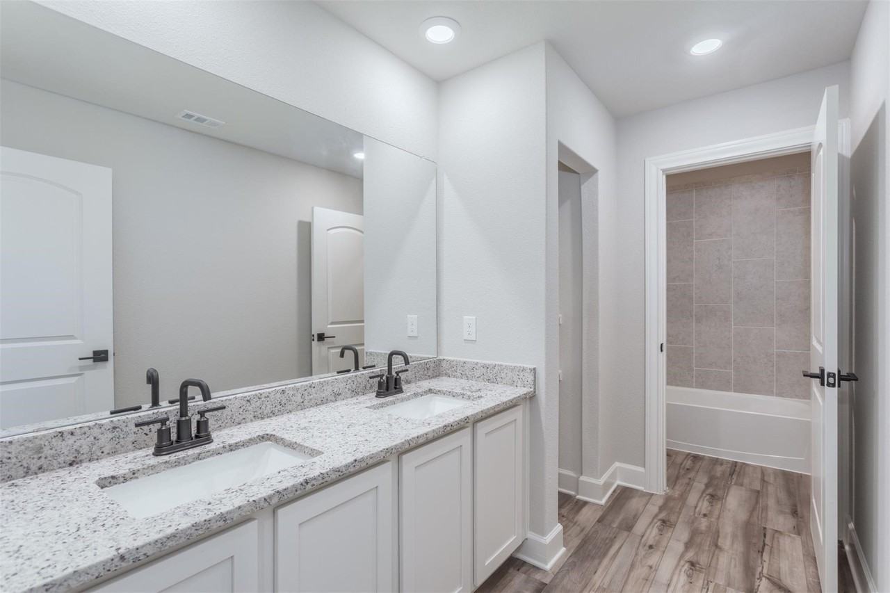 1905 Mckee Ct - Photo 5 of 14