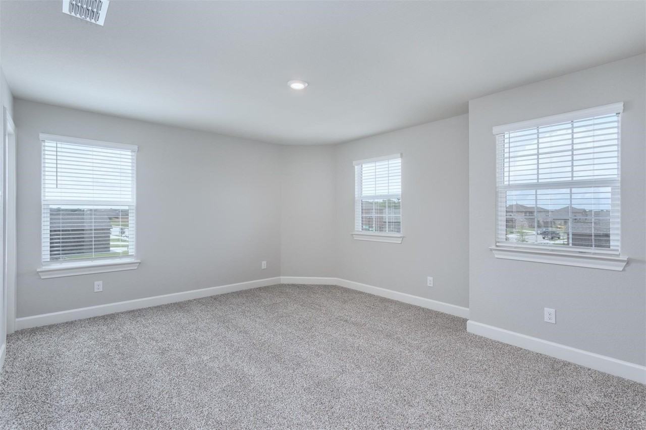 1905 Mckee Ct - Photo 6 of 14
