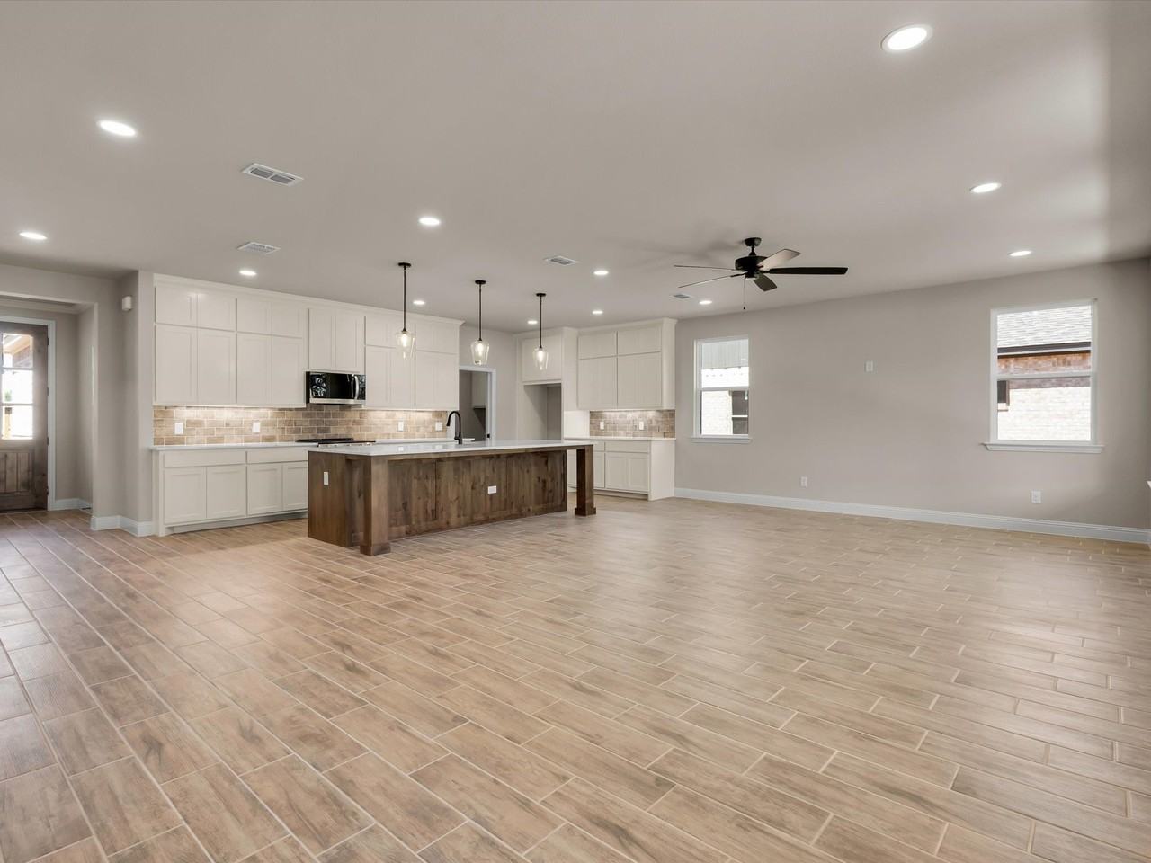612 Jameson St - Photo 4 of 13