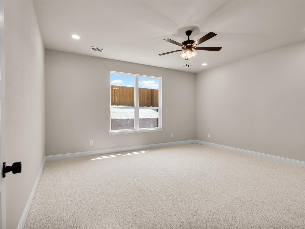612 Jameson St - Photo 5 of 13