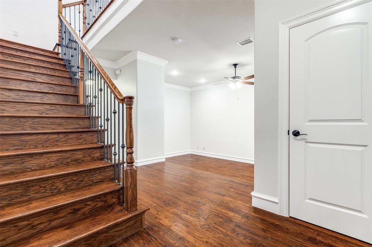 7912 Bishop Rd - Photo 3 of 30