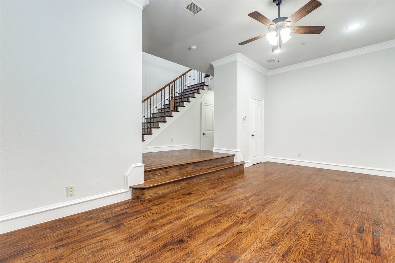 7912 Bishop Rd - Photo 6 of 30