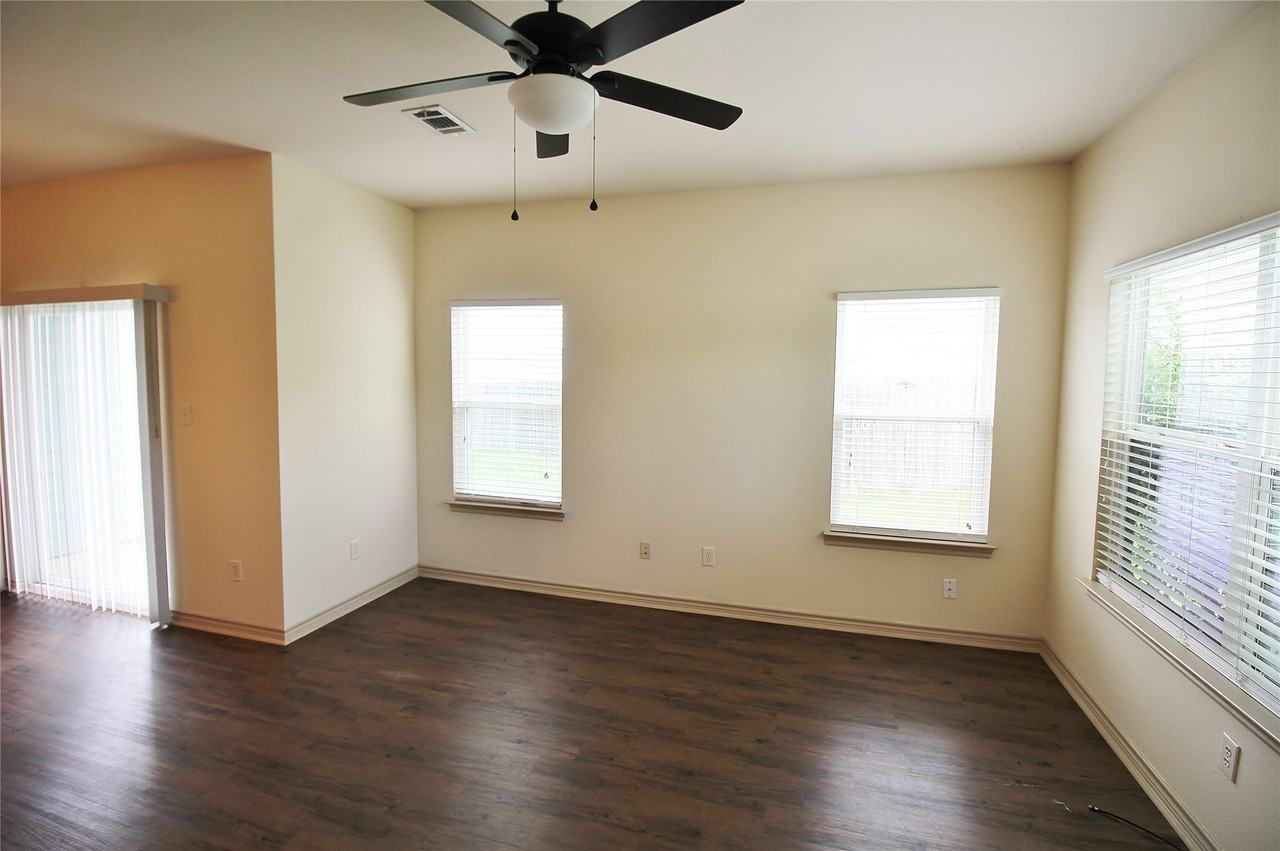 112 Bridle Ct - Photo 3 of 22