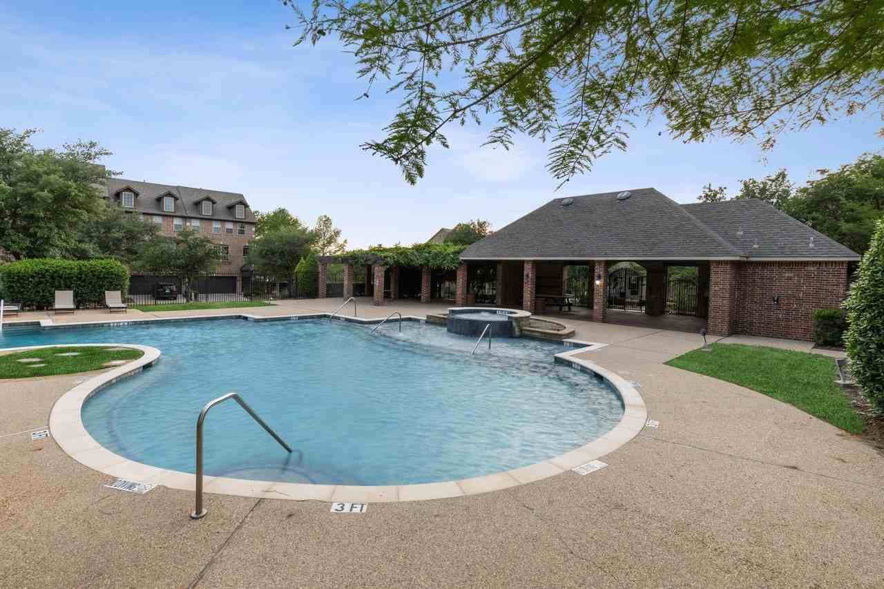 1503 Biltmore Ln - Photo 3 of 33
