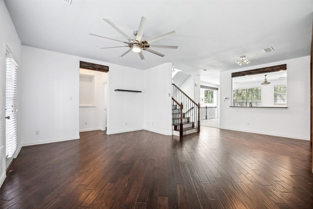 1503 Biltmore Ln - Photo 5 of 33