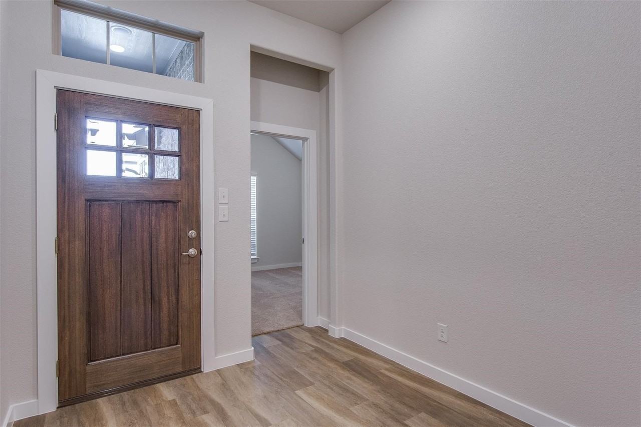 12376 Iveson Dr - Photo 3 of 28