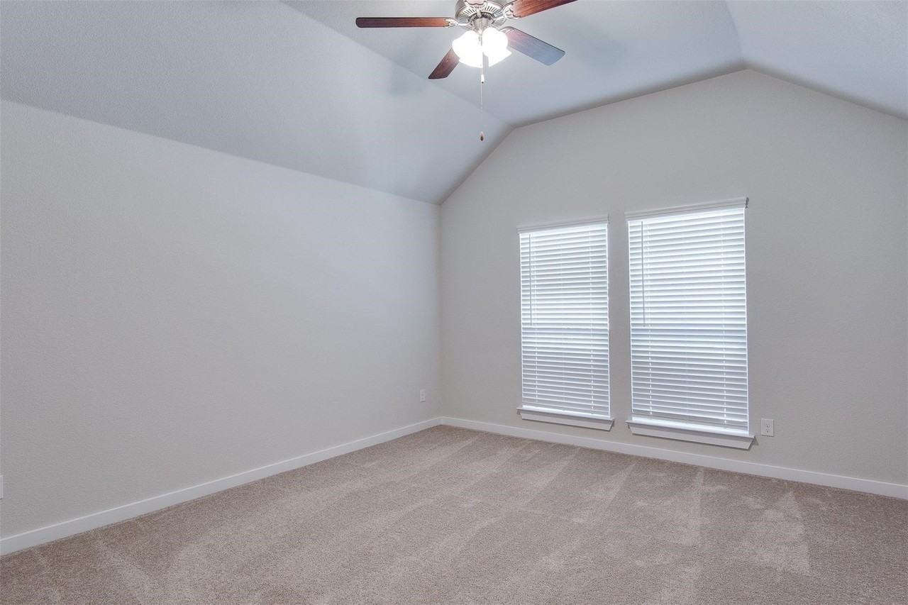 12376 Iveson Dr - Photo 4 of 28